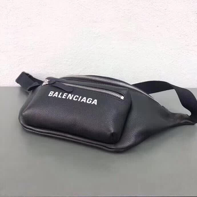 BALENCIAG巴黎世家 真皮胸包  BL1711